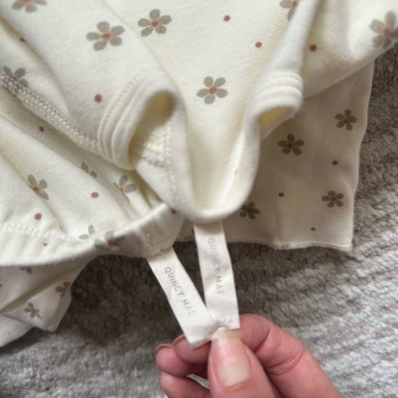 Quincy Mae 3-6m 2pc footed kimono set - Picture 3 of 4